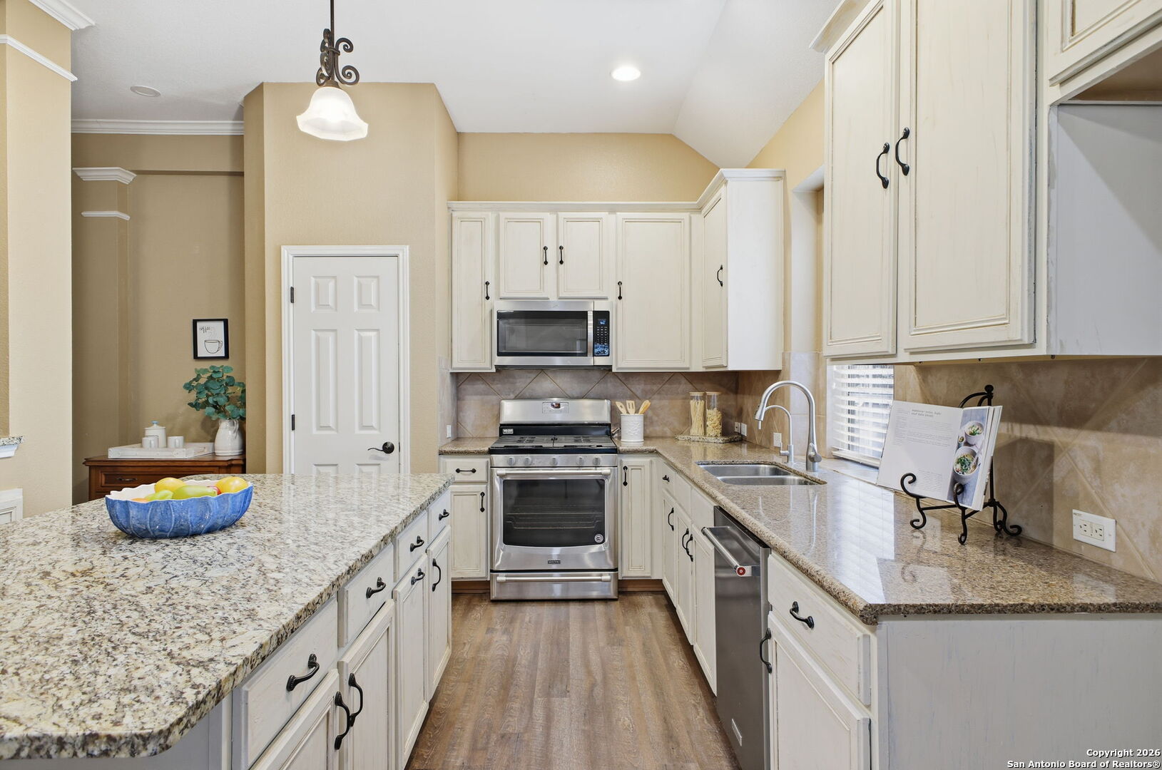 527 Mesa Ridge San Antonio TX 78258