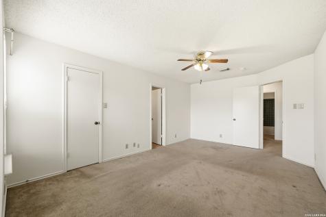 8942 Kenton Court San Antonio TX 78240
