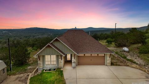 264 W County Road 2481 Hondo TX 78861