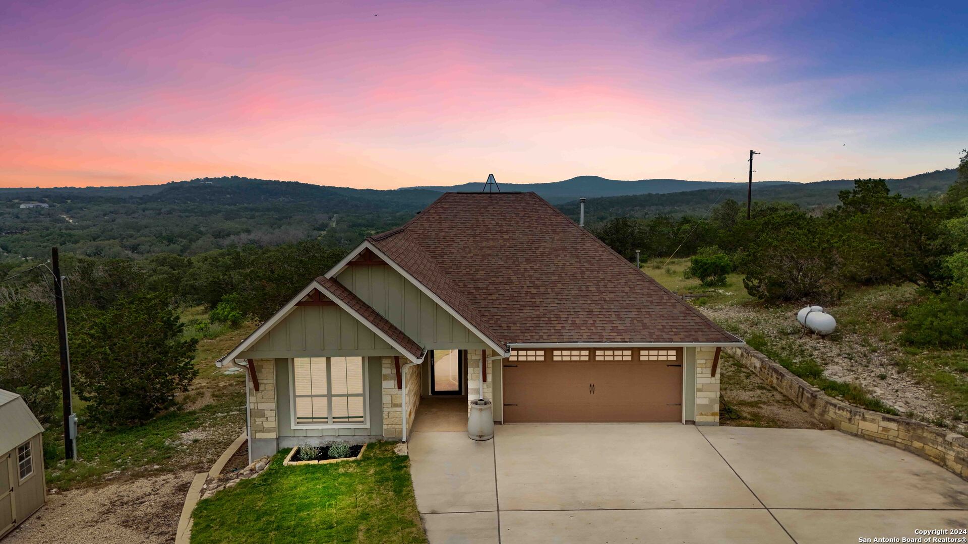 264 W County Road 2481 Hondo TX 78861