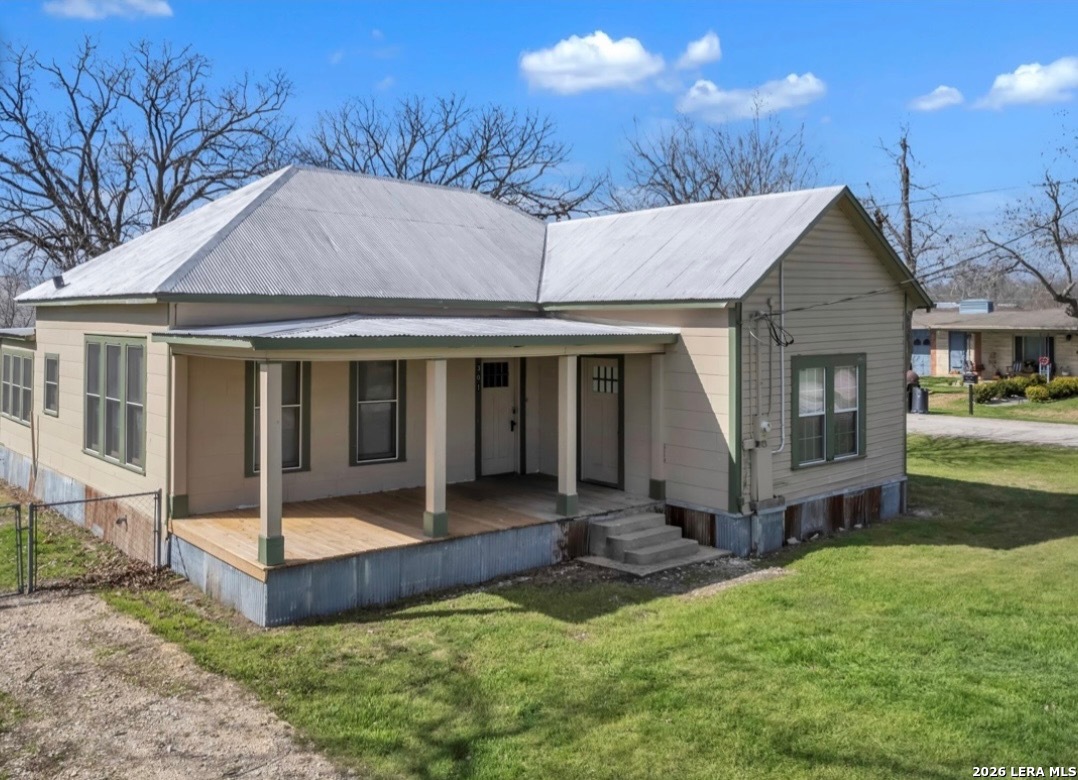 301 N Cunningham Marion TX 78124