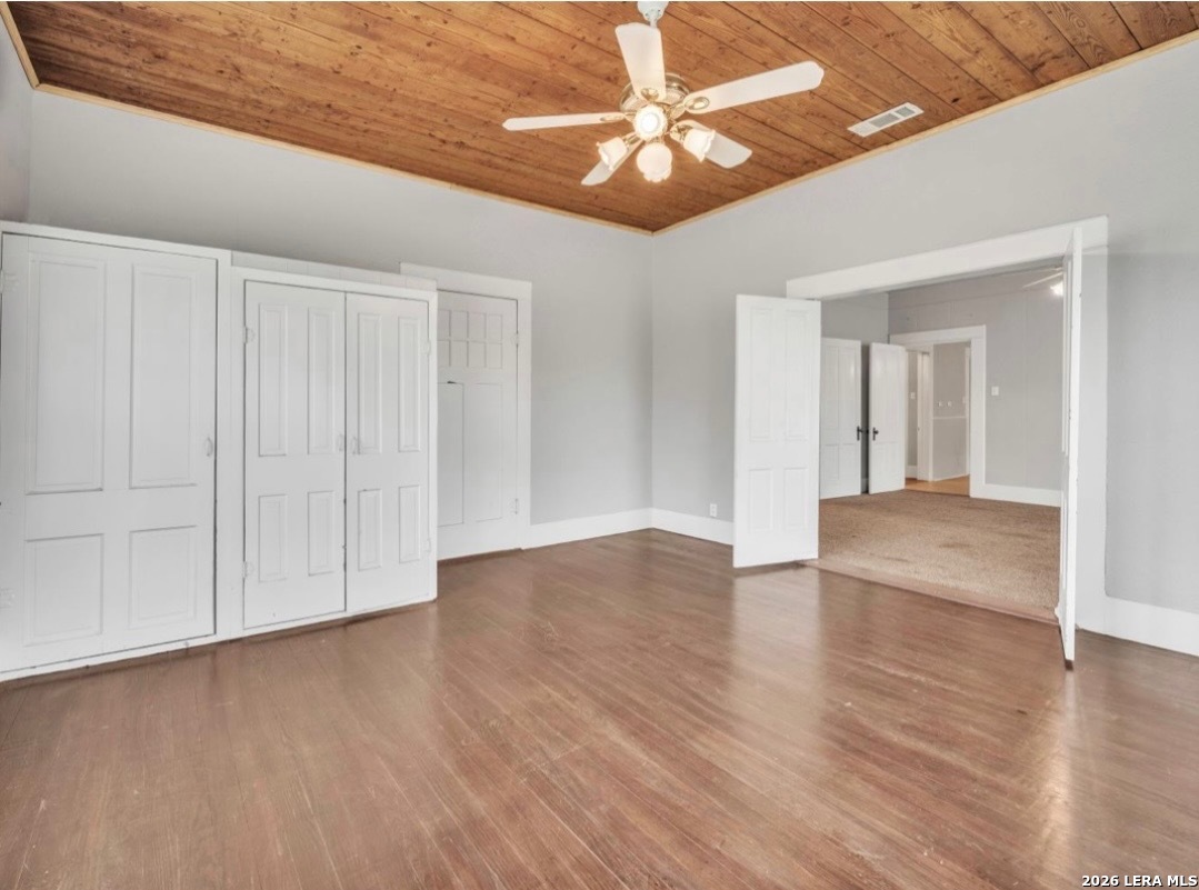 301 N Cunningham Marion TX 78124