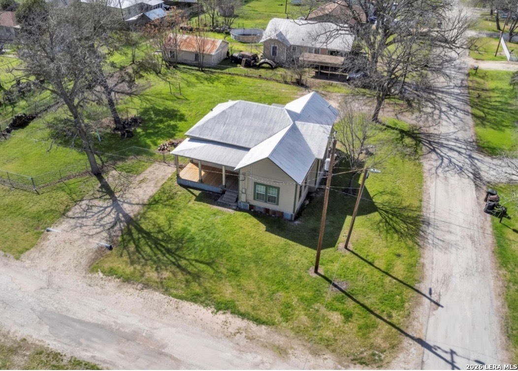 301 N Cunningham Marion TX 78124