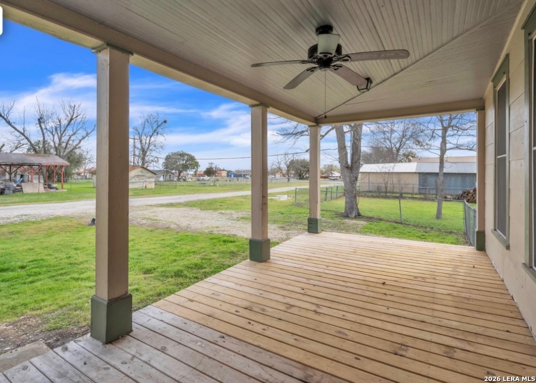 301 N Cunningham Marion TX 78124