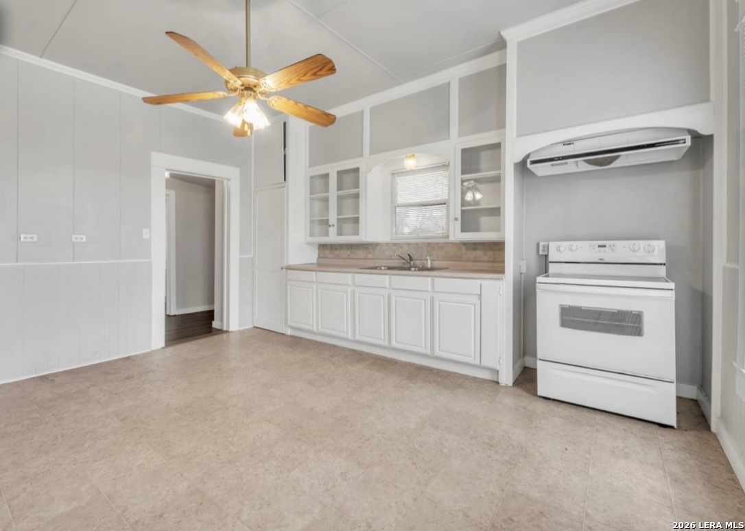 301 N Cunningham Marion TX 78124