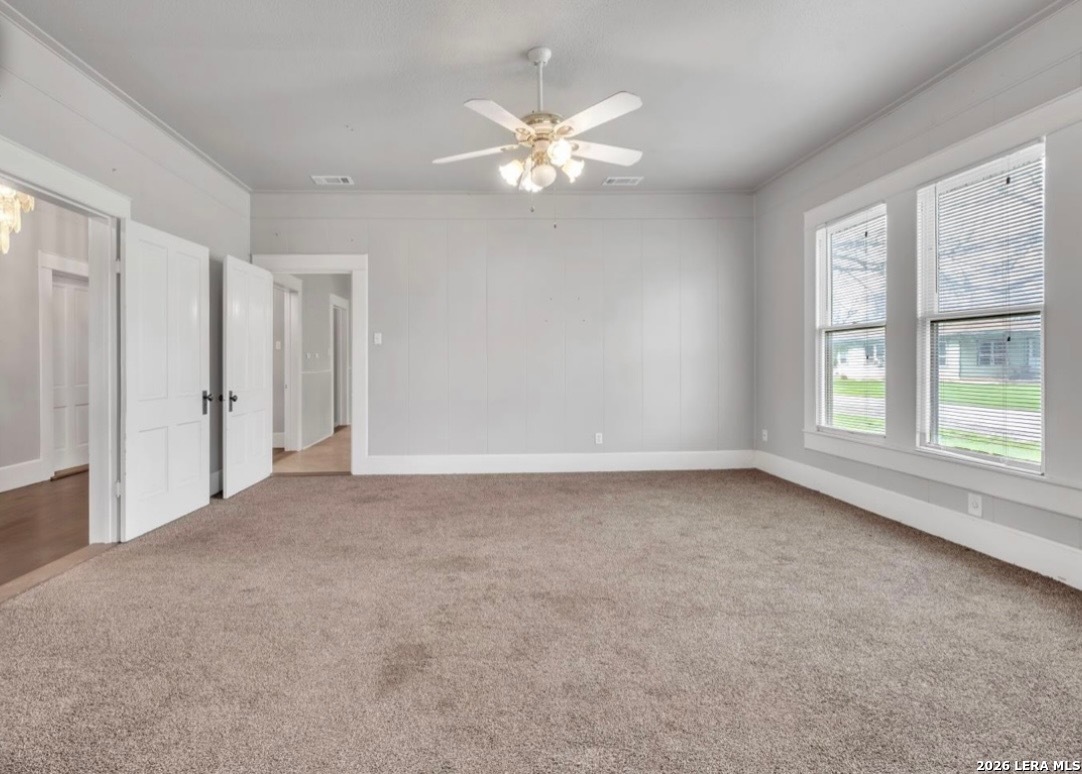 301 N Cunningham Marion TX 78124