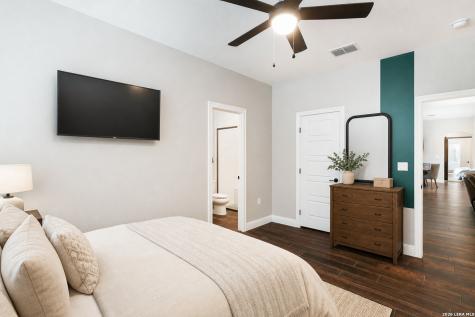 209 Gentle Breeze Floresville TX 78114