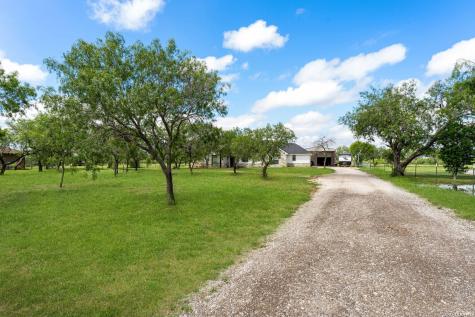 209 Gentle Breeze Floresville TX 78114