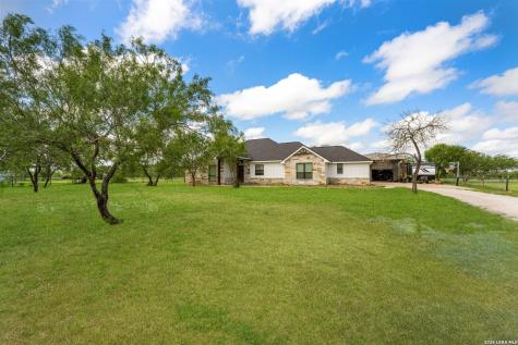 209 Gentle Breeze Floresville TX 78114
