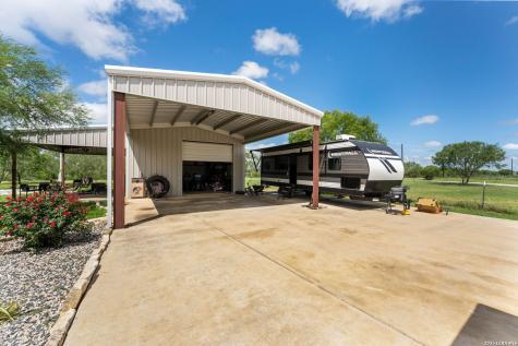 209 Gentle Breeze Floresville TX 78114