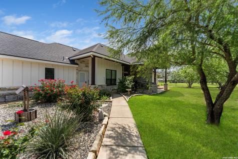 209 Gentle Breeze Floresville TX 78114
