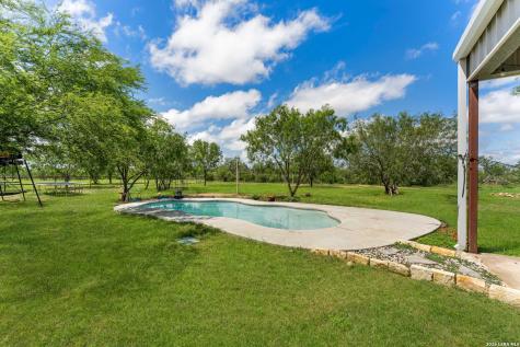 209 Gentle Breeze Floresville TX 78114