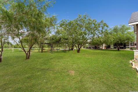 209 Gentle Breeze Floresville TX 78114