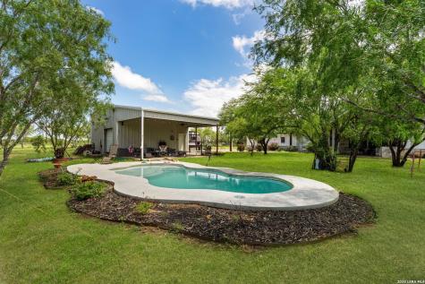 209 Gentle Breeze Floresville TX 78114
