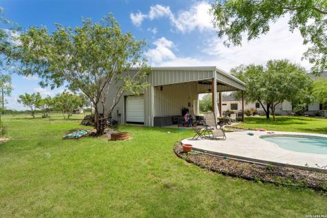 209 Gentle Breeze Floresville TX 78114