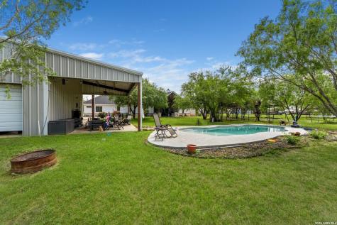 209 Gentle Breeze Floresville TX 78114