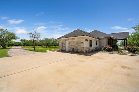 209 Gentle Breeze Floresville TX 78114