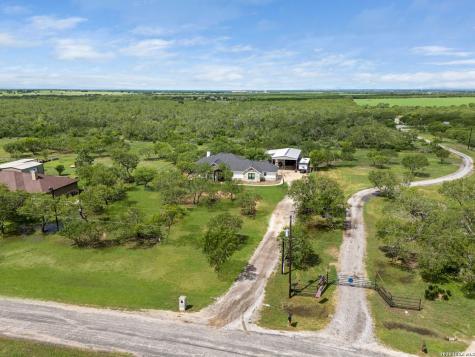 209 Gentle Breeze Floresville TX 78114