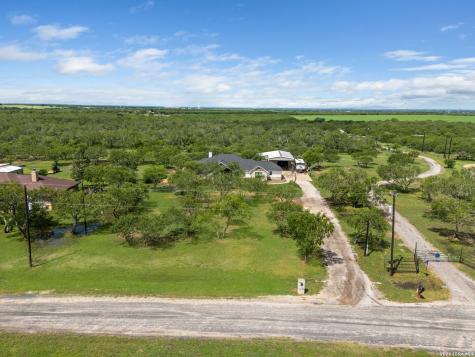 209 Gentle Breeze Floresville TX 78114