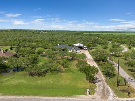 209 Gentle Breeze Floresville TX 78114