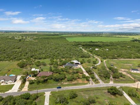 209 Gentle Breeze Floresville TX 78114