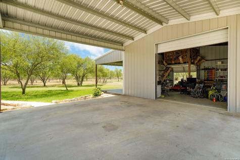 209 Gentle Breeze Floresville TX 78114