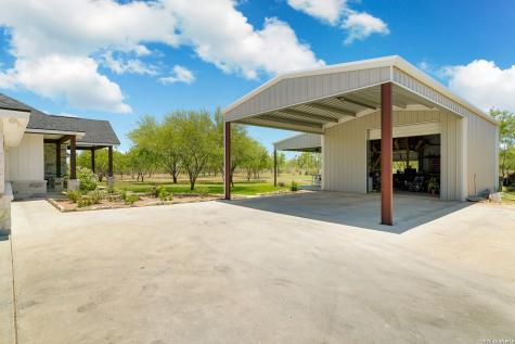209 Gentle Breeze Floresville TX 78114