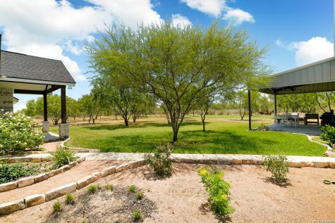 209 Gentle Breeze Floresville TX 78114