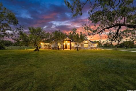 209 Gentle Breeze Floresville TX 78114