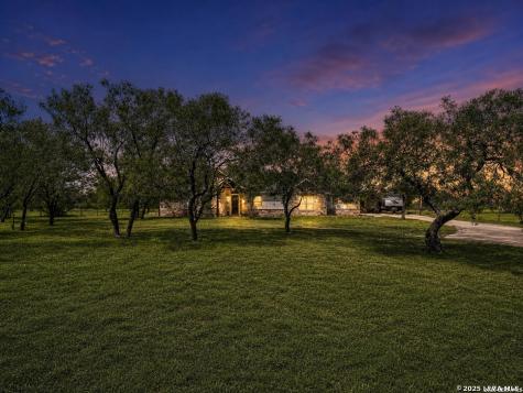 209 Gentle Breeze Floresville TX 78114