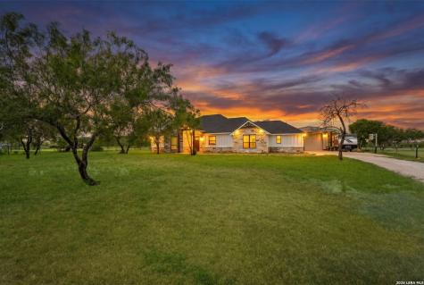 209 Gentle Breeze Floresville TX 78114