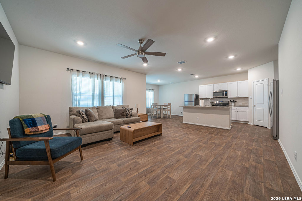 105 Chipping Alley Floresville TX 78114