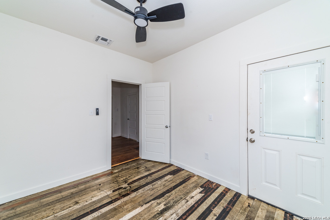 930 W Ridgewood Court San Antonio TX 78201