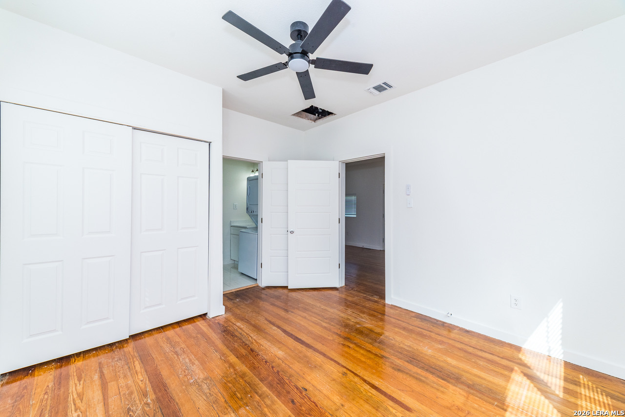 930 W Ridgewood Court San Antonio TX 78201