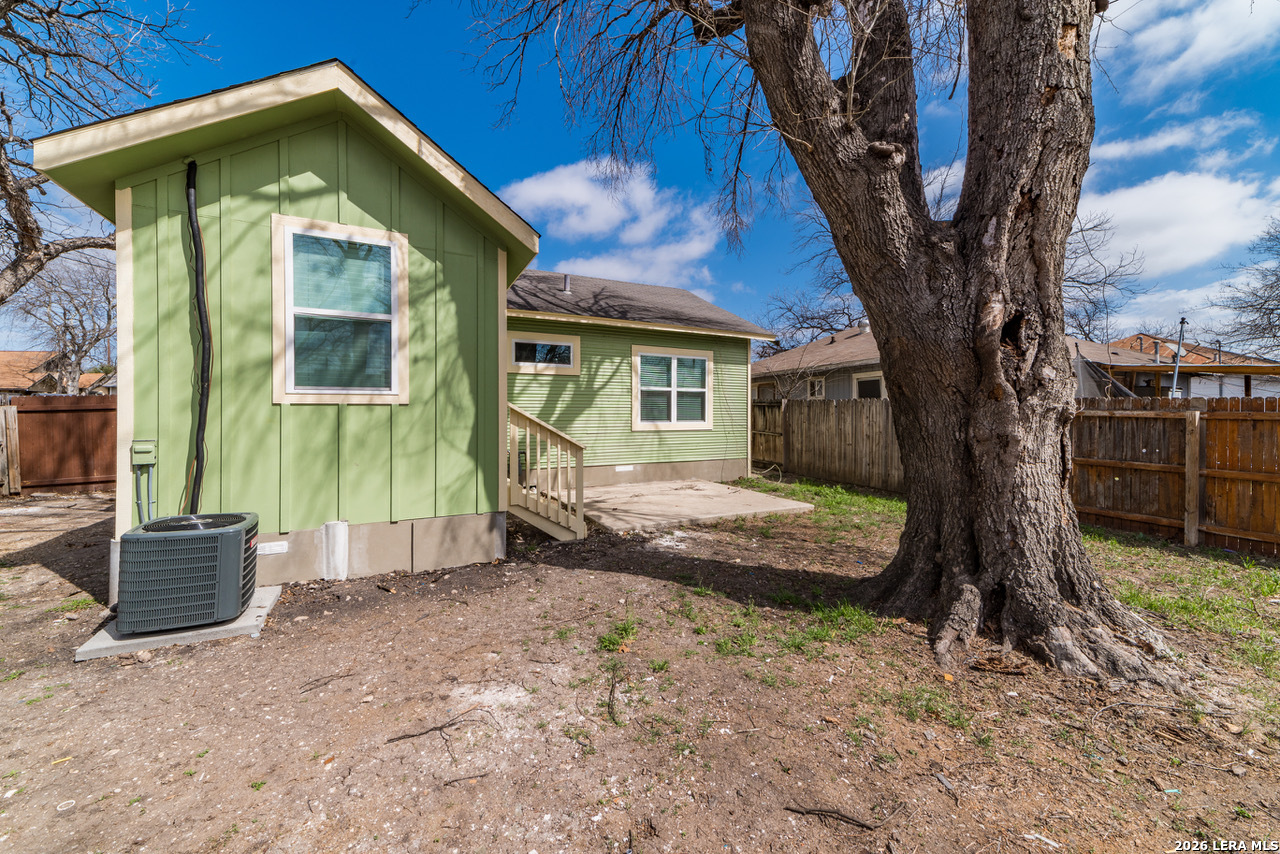 930 W Ridgewood Court San Antonio TX 78201