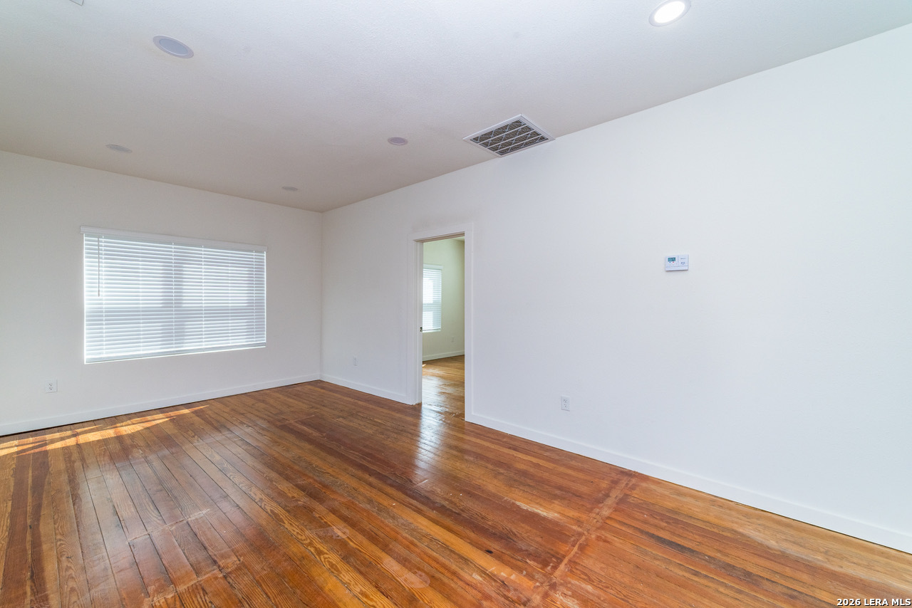 930 W Ridgewood Court San Antonio TX 78201