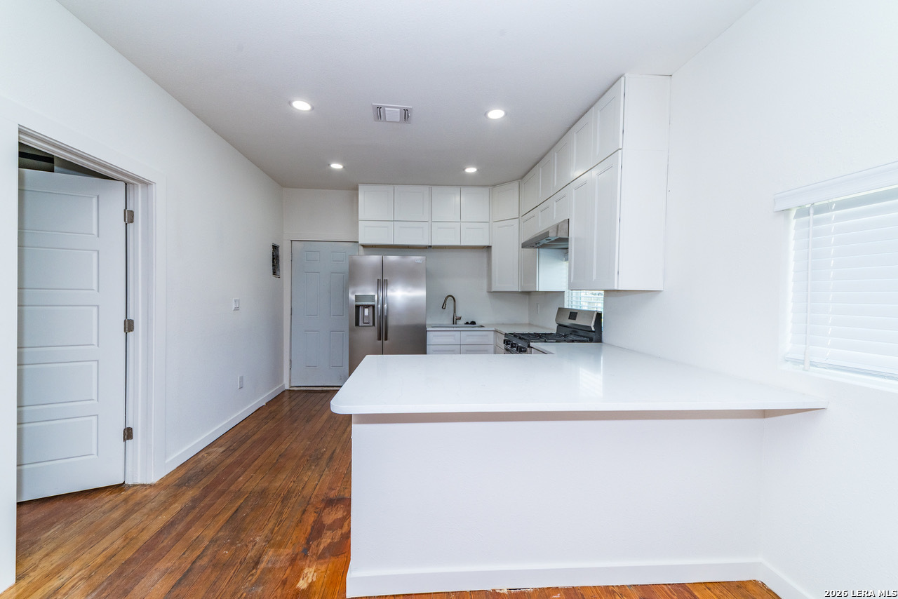 930 W Ridgewood Court San Antonio TX 78201