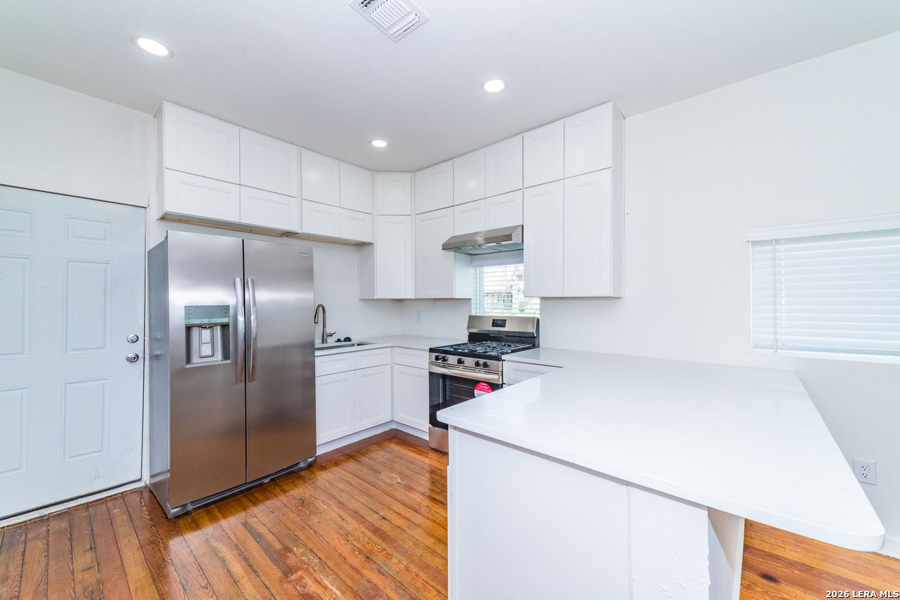 930 W Ridgewood Court San Antonio TX 78201