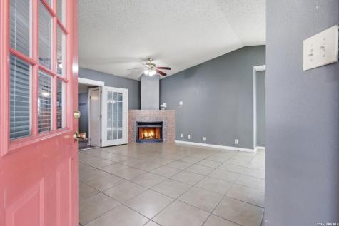 6086 Glacier Sun San Antonio TX 78244