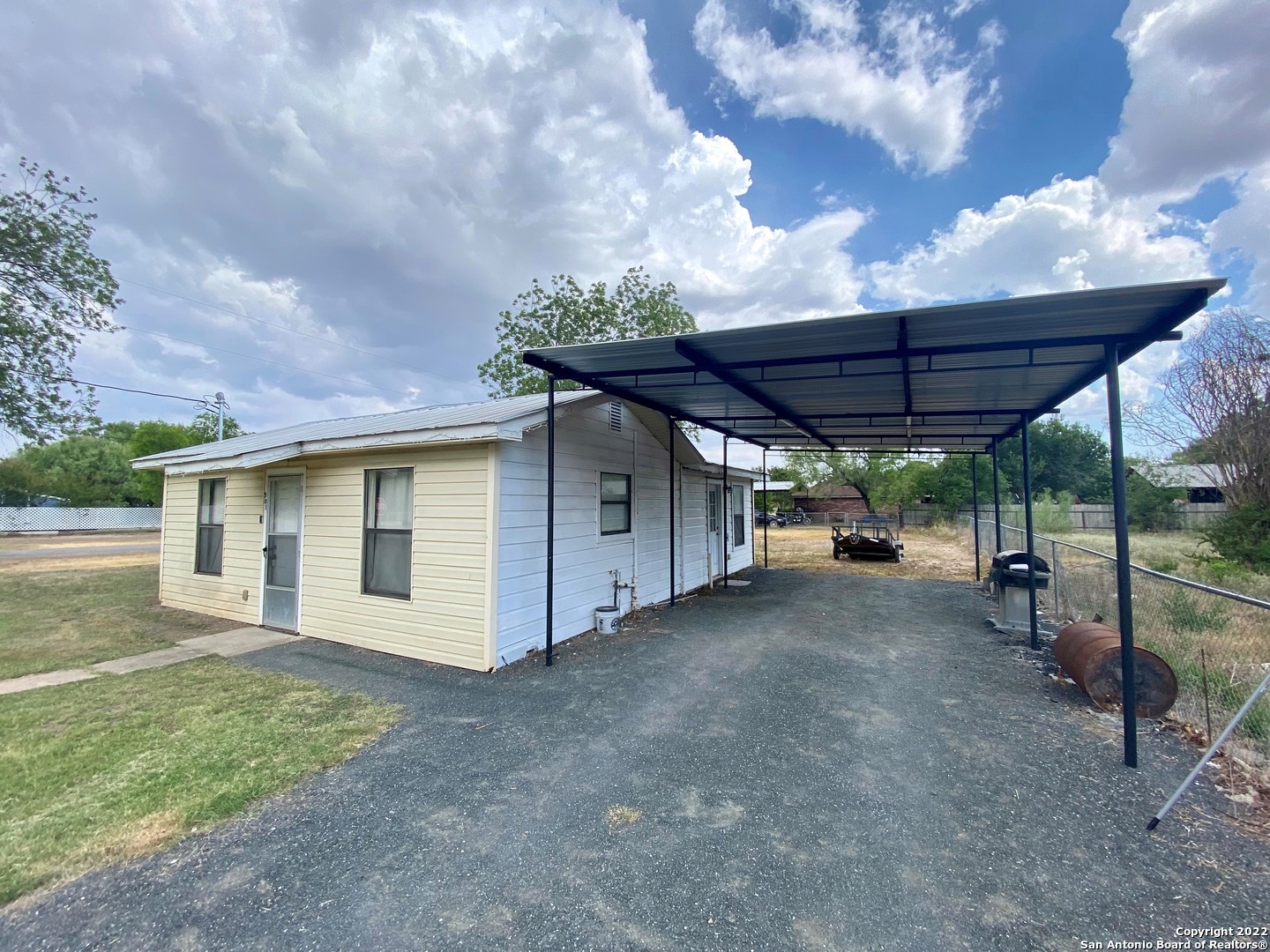 501 W Fannin Street Uvalde TX 78801