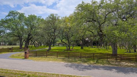230 Shamrock Floresville TX 78114