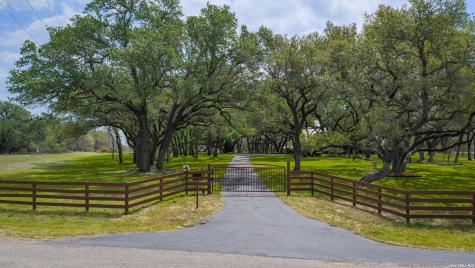 230 Shamrock Floresville TX 78114