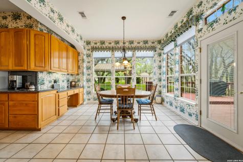 230 Shamrock Floresville TX 78114