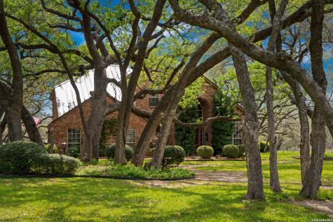 230 Shamrock Floresville TX 78114