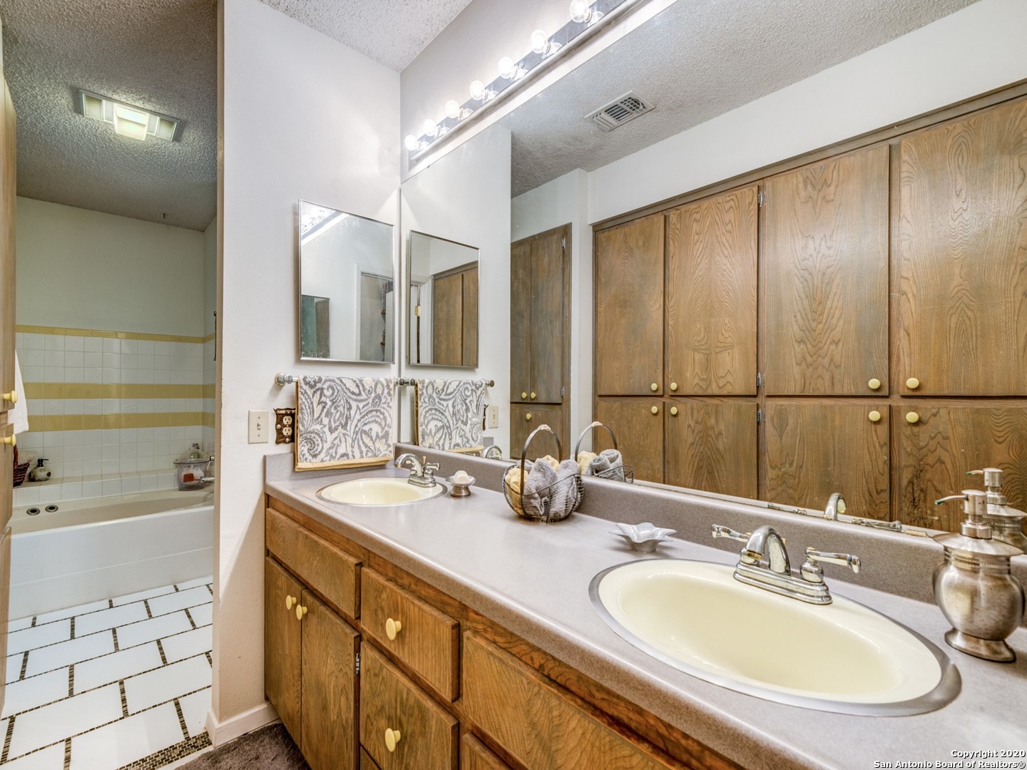 9611 Azalea Circle Garden Ridge TX 78266