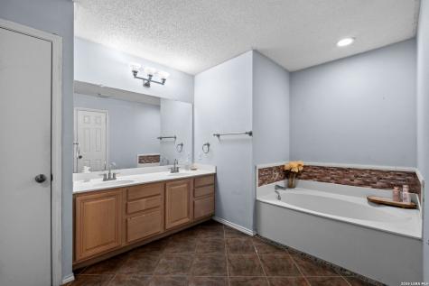 4123 Knollpass San Antonio TX 78247