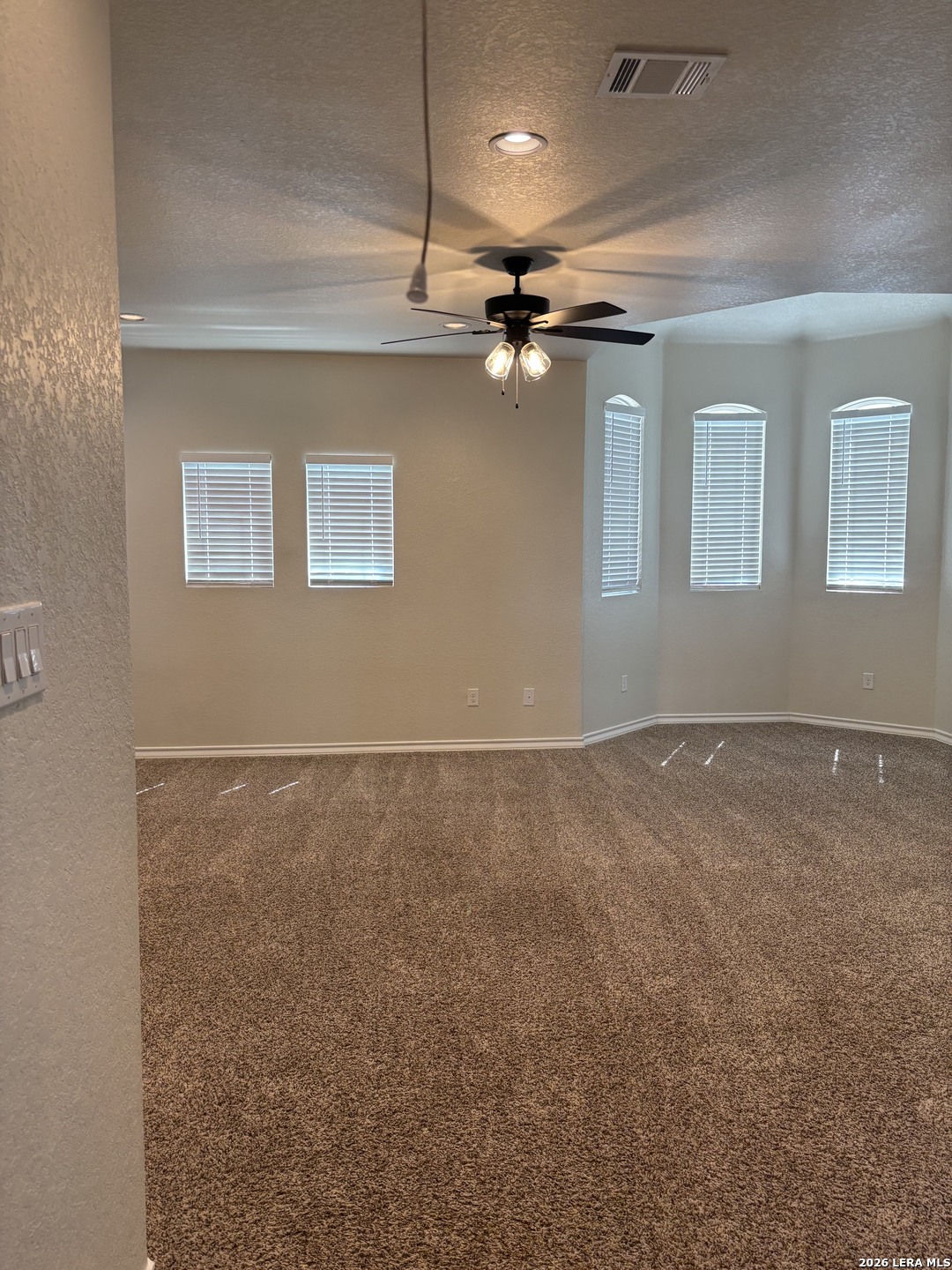 15206 Comanche Gard San Antonio TX 78233