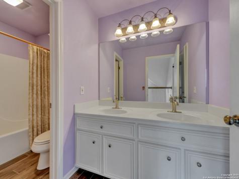 1210 Whispering Woods New Braunfels TX 78132