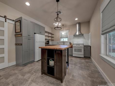 1210 Whispering Woods New Braunfels TX 78132