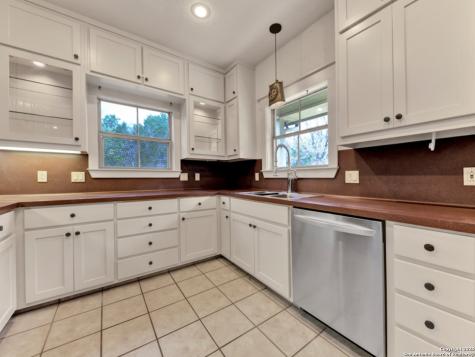 1210 Whispering Woods New Braunfels TX 78132